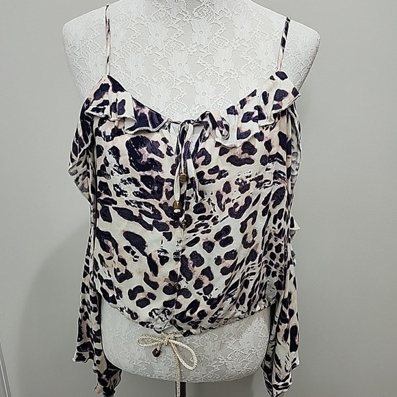 Vintage Havana Tops - Vintage Havana Women's Cold‎ Shoulder Leopard Print Top Size Small New Boho Chic